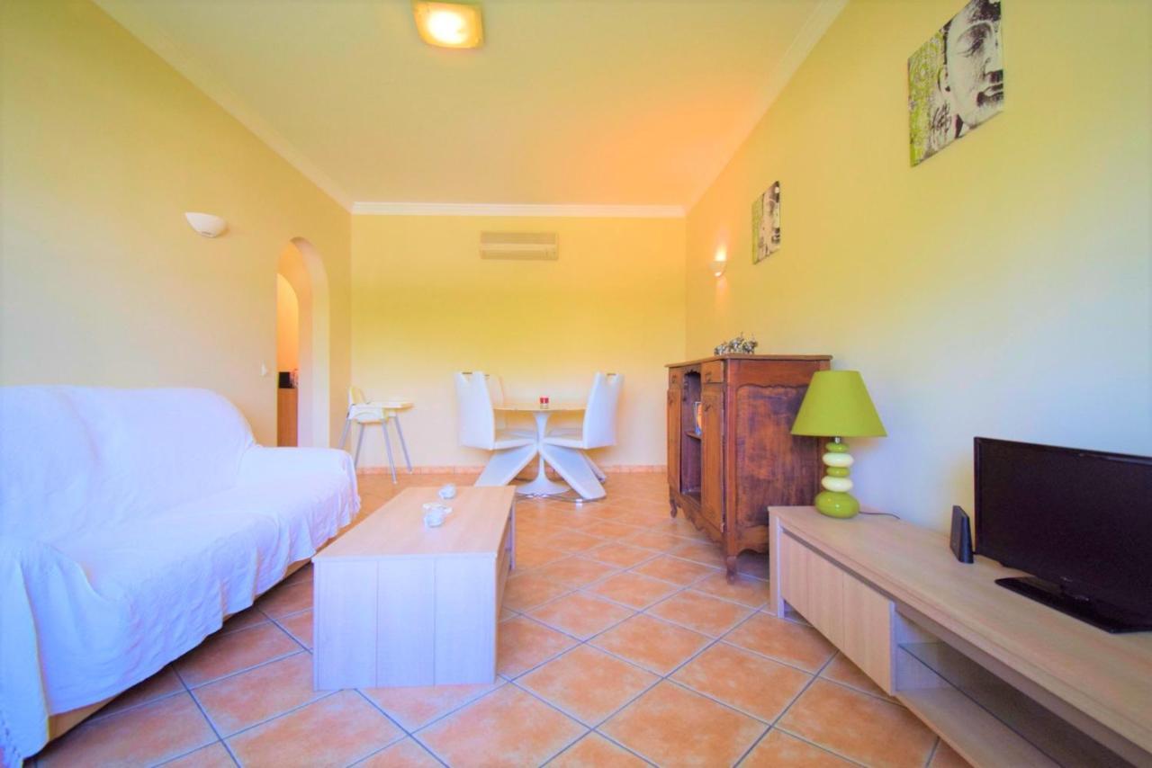 Private Large Terrace Facing The Swimming Pool Apartment Guia  Exterior photo